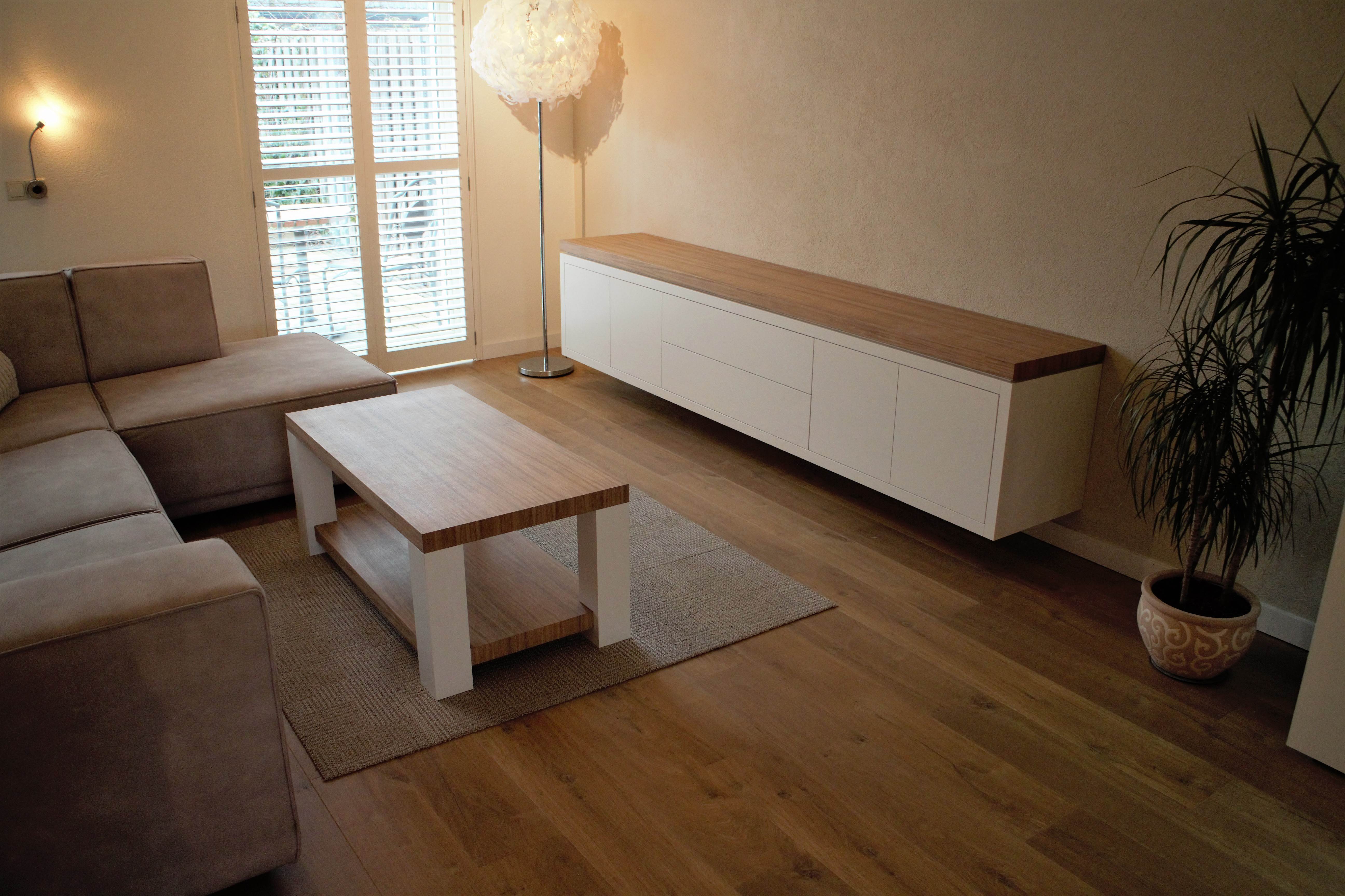 Tv meubel en salontafel met eikenhouten blad